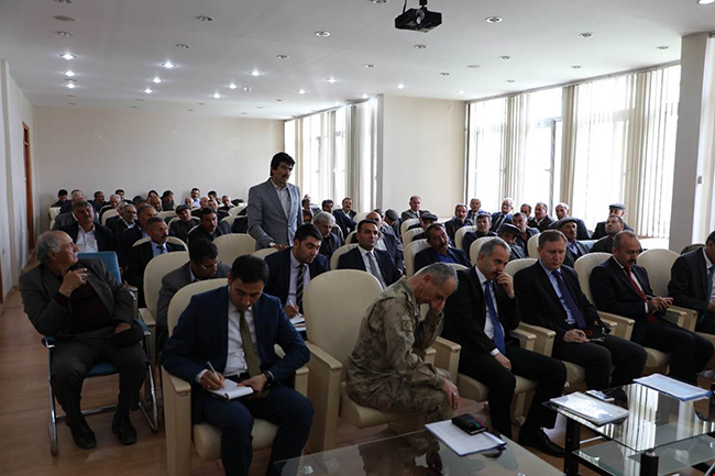 kars-valisi-rahmi-dogan-muhtarlarla-secim-guvenligini-konustu-(4).jpeg
