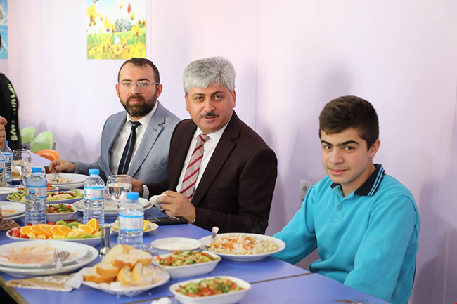 kars-valisi-rahmi-dogan-ogrencilerle-bir-araya-geldi-(3).jpeg