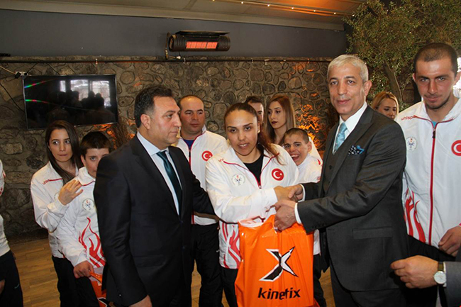 kars-valisi-rahmi-dogan-ozel-sporcularla-bir-araya-geldi-(5).jpg