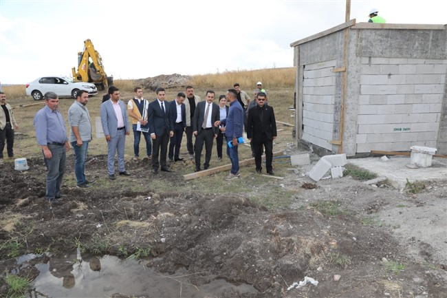 kars-valisi-turker-oksuz,-calismalari-yerinde-inceledi-(2)-001.jpg
