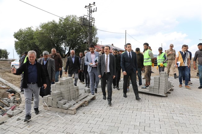 kars-valisi-turker-oksuz,-calismalari-yerinde-inceledi-(4)-001.jpg