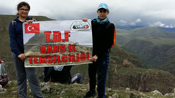 kars-ve-ardahanli-dagcilar-anneler-gunu-icin-15-kilometre-yurudu-(12).jpg