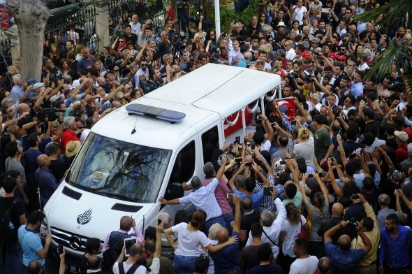 karsin-kultur-elcisi-tarik-akan-son-yolculuguna-ugurlandi.jpg karsin-kultur-elcisi-tarik-akan-son-yolculuguna-ugurlandi.jpg