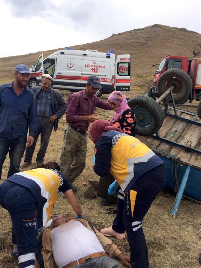 karsin-sarikamis-ilcesinde-at-arabasinin-devrilmesi-sonucu-bir-kisi-yaraladi-(2).jpg