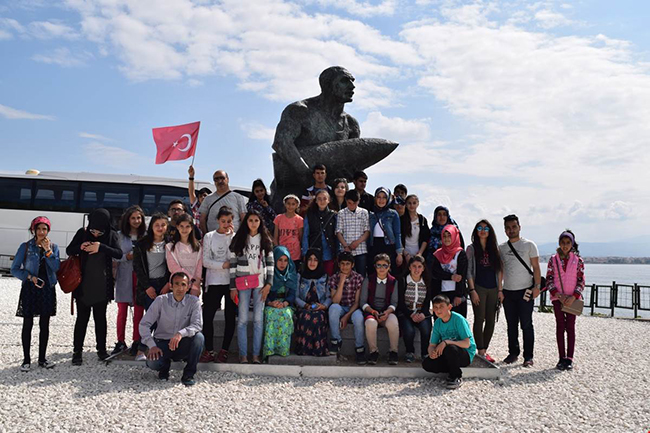 karsli-28-ogrenci-4-ili-gezdi!-(4).jpg