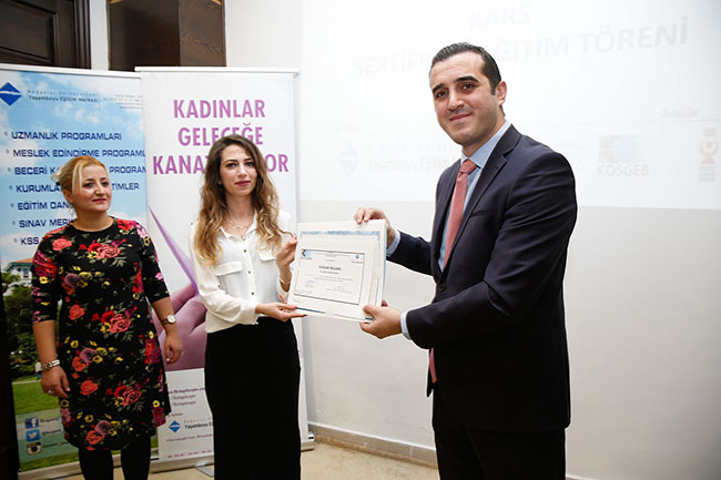 karsli-kadinlar-sertifikalarini-aldi-(1).jpg