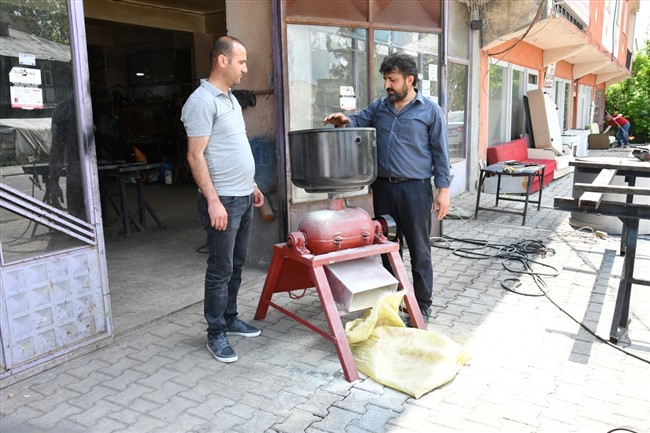 karsli-usta,-camasir-makinesi-motorundan-seyyar-degirmen-uretti-(9).jpg