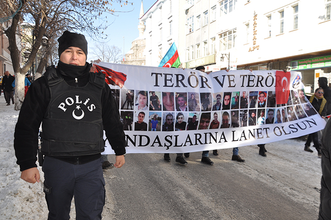 karslilar,-terore-karsi-tek-yurek-oldu-(3).jpg