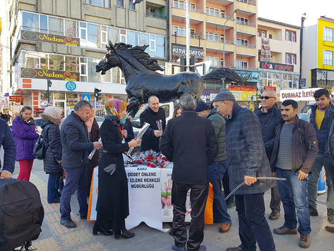 karsta-25-kasim-kadina-yonelik-siddetle-mucadele-gunu-etkinlikleri-duzenleniyor-(6).jpg