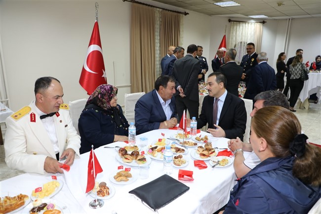 karsta-30-agustos-zafer-bayrami-resepsiyonu-(2).jpg