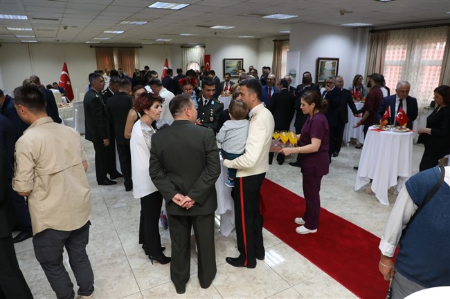 karsta-30-agustos-zafer-bayrami-resepsiyonu-(5).jpg