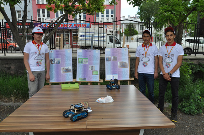 karsta-45-ogrenci-projelerini-bilim-fuarinda-sergiledi-(1).jpg