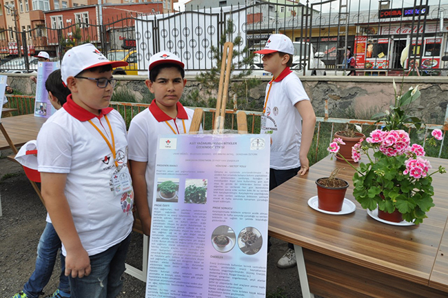 karsta-45-ogrenci-projelerini-bilim-fuarinda-sergiledi-(2).jpg