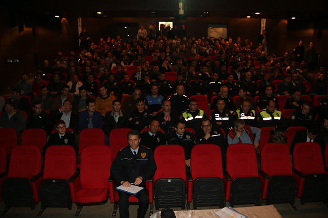 karsta-690-polise-egitim-verildi-(2).jpg