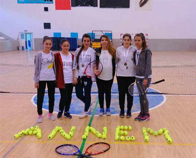 karsta-anneler-gunune-ozel-tenis-musabakalari-(3).jpg