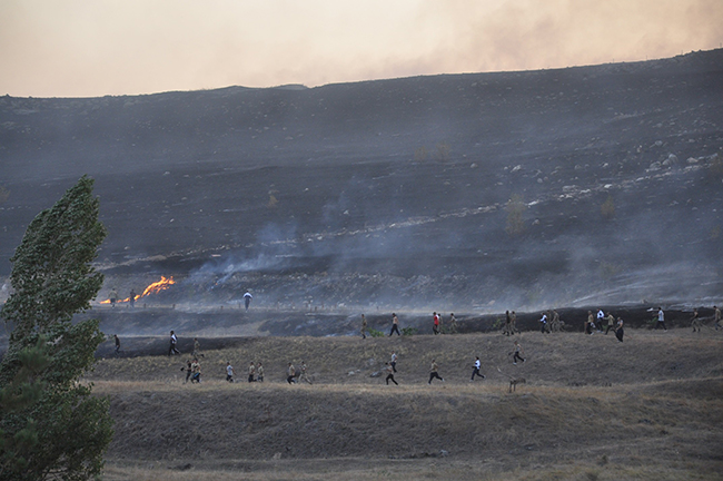 karsta-askeri-bolgede-yangin!-(7).jpg