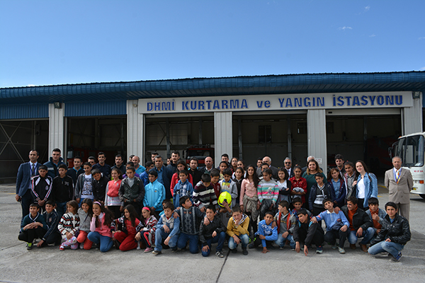 karsta-bir-ilk!-ogrencilerden-havaalani-ziyareti-(7).jpg