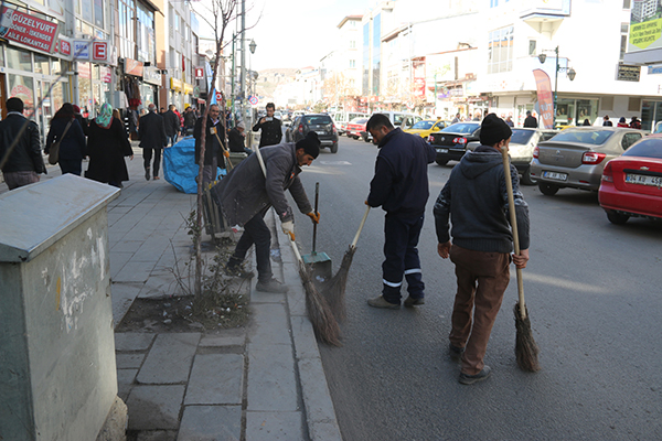 karsta-cadde-ve-sokaklar-temizleniyor!-(1).jpg