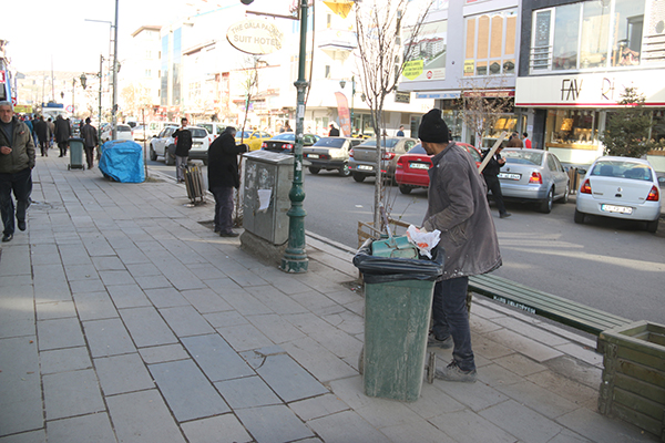 karsta-cadde-ve-sokaklar-temizleniyor!-(2).jpg
