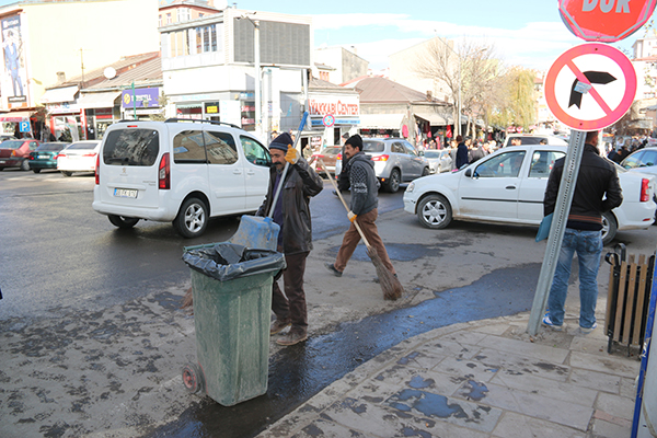 karsta-cadde-ve-sokaklar-temizleniyor!-(5).jpg