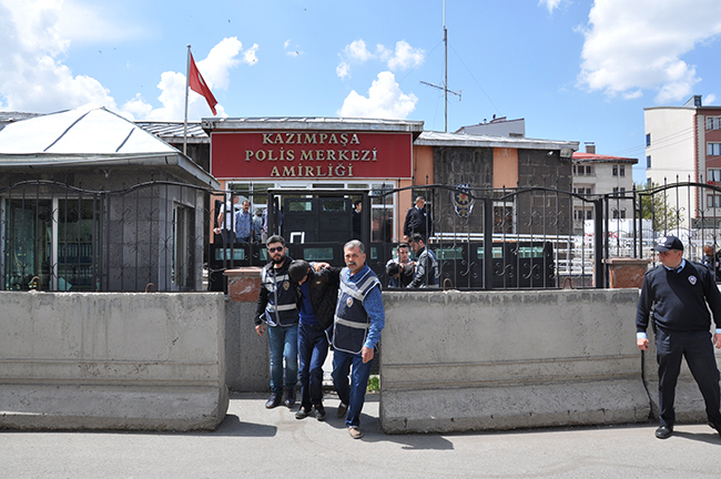 karsta-cinayet-zanlilari-adliyeye-sevk-edildi-(3).jpg