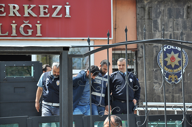 karsta-cinayet-zanlilari-adliyeye-sevk-edildi-(4).jpg
