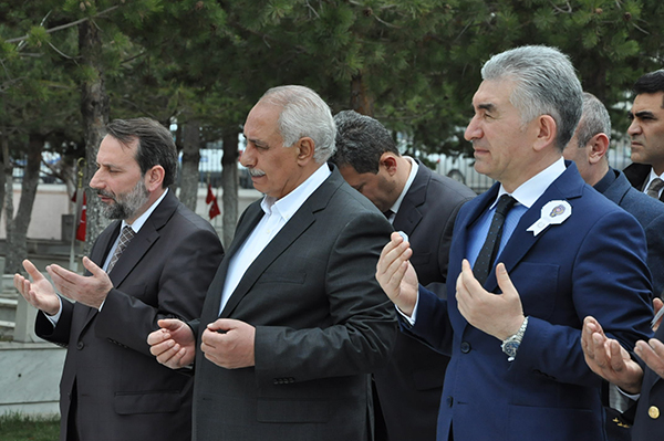 karsta-garnizon-sehitligi-ziyaret-edildi-(4).jpg