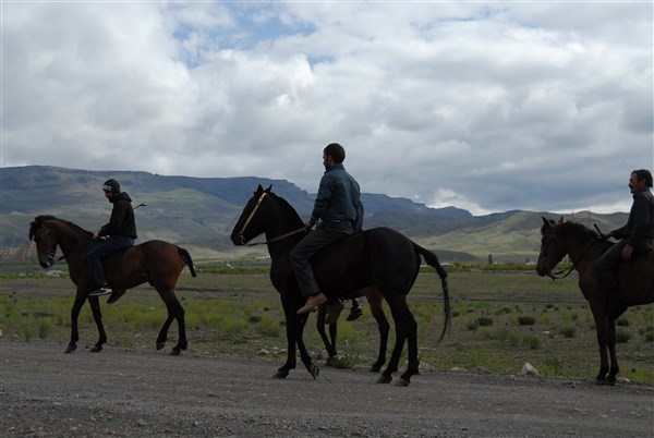 karsta-geleneksel-at-yarislari-duzenlendi-(3).jpg