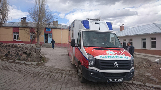 karsta-hastalar-ambulansla-tasinarak-sandik-basina-goturuldu--(7).jpg