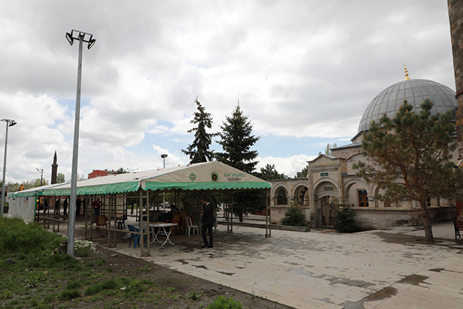karsta-iftar-cadiri-kuruldu-(3).jpg