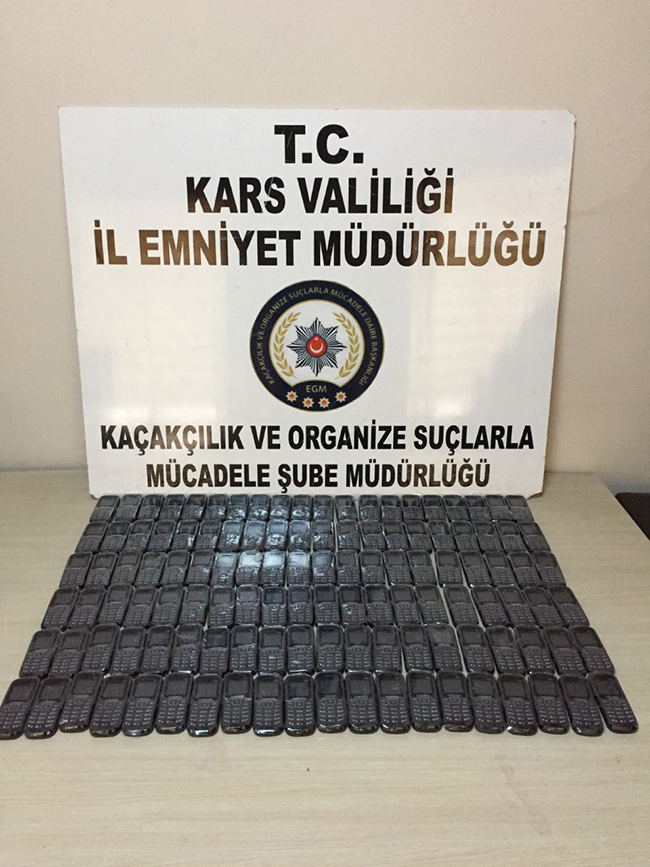 karsta-kacak-cep-telefonu-yakalandi-(1).jpg