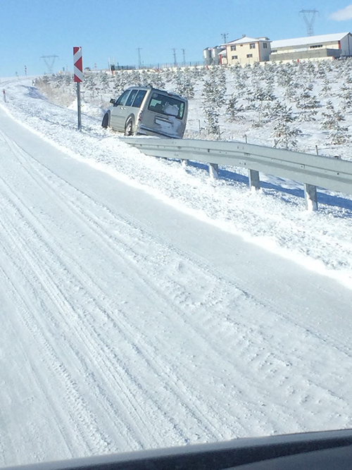 karsta-kar-beraberinde-kazalari-getirdi!-(5).jpg