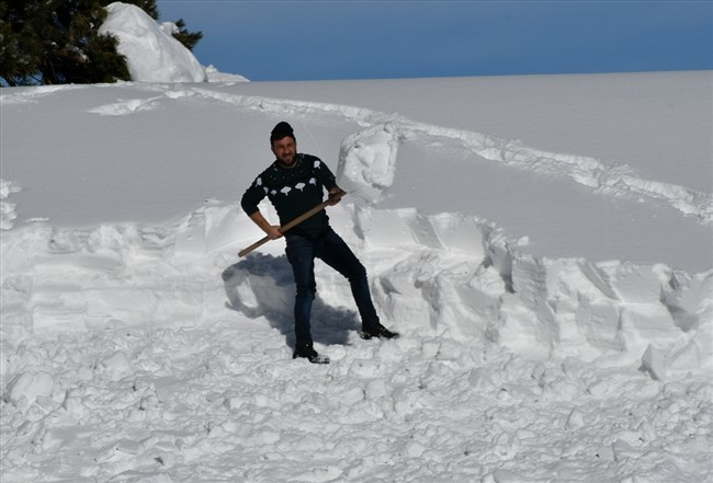 karsta-kar-yiginlari-kamyonlarla-sehir-disina-tasiniyor-(4).jpg