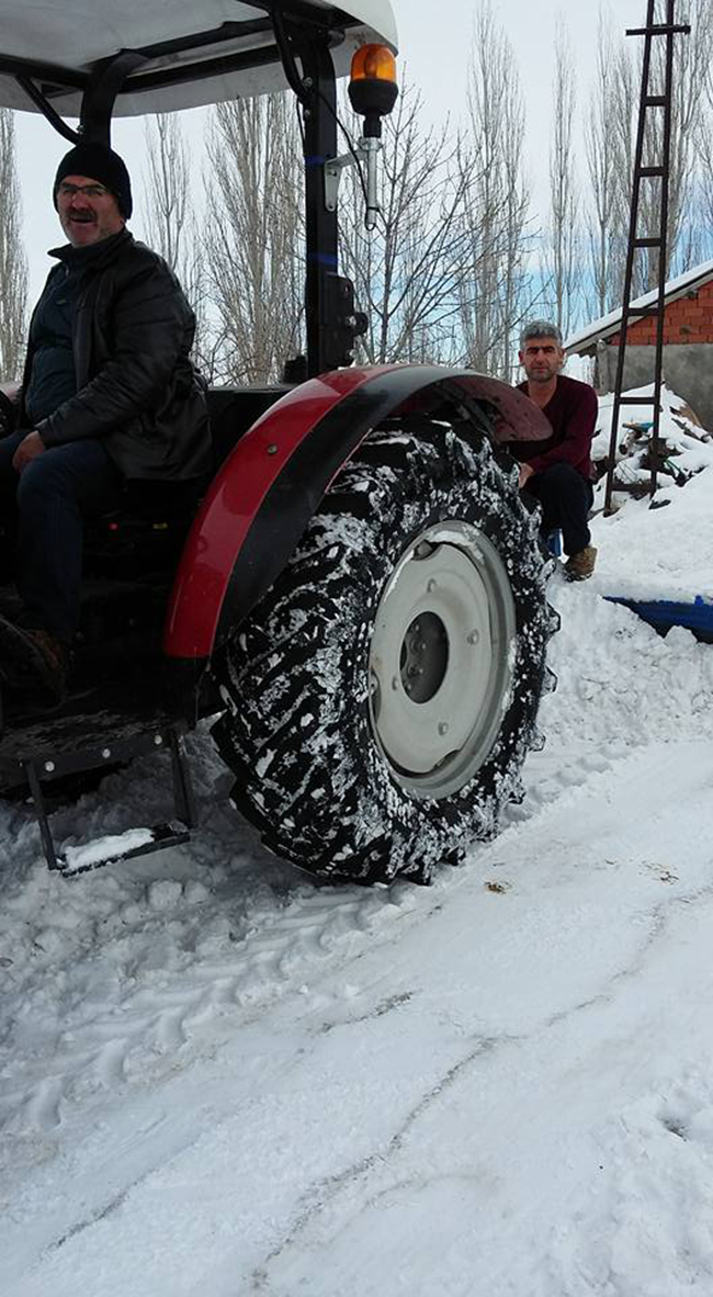 karsta-kardan-kapanan-yol-traktorle-acildi!-(3).jpg