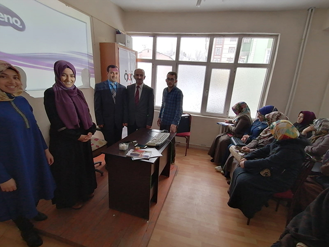 karsta-kuran-kurslarinda-egitim-goren-kadinlara-aile-ici-iletisim-semineri-verildi-(2).jpg