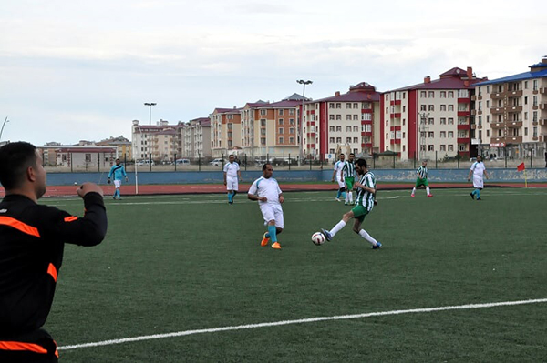karsta-kurumlararasi-futbol-turnuvasi-cekismeli-karsilasmalara-sahne-oluyor-(6).jpg