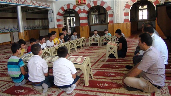 karsta-minik-kur’an-kursu-ogrencileri,-performanslari-ile-goz-doldurdu-(7).jpg