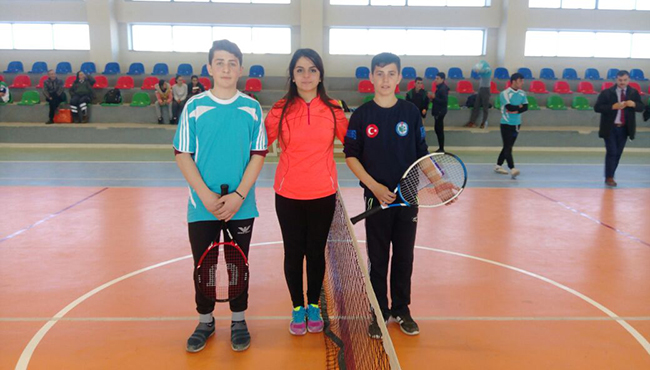 karsta-okullar-arasi-tenis-musabakalari-sona-erdi-httpwww.karsmanset.comhaberkarsta-okullar-arasi-tenis-musabakalari-sona-erdi-36648.htm--(3).jpg