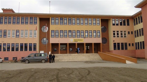 karsta-ornek-okul-kagizman-aras-anadolu-lisesi-(11).jpg