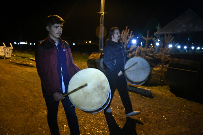 karsta-ramazan-davulculari-mesaiye-basladi--(7).jpg