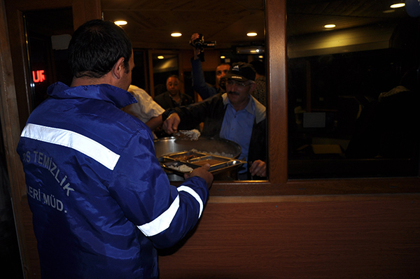 karsta-ramazanin-ilk-iftar-topu-atildi-(3).jpg