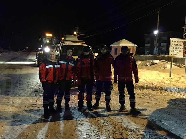 karsta-saglik-ekipleri-kapanan-koylerde-vatandaslarin-yardimina-ulasti!-(4).jpeg
