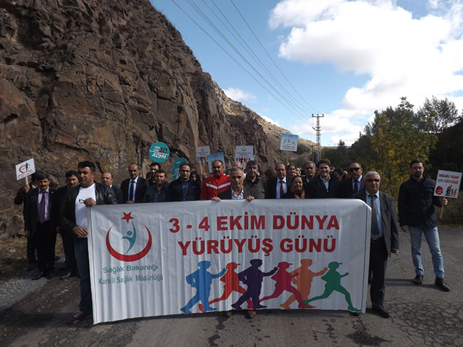 karsta-saglikli-yasam-yuruyusu-yapildi-(1).jpg