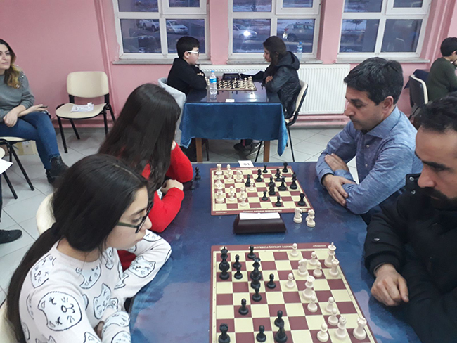 karsta-satranc-turnuvasi-yapildi-(2).jpg