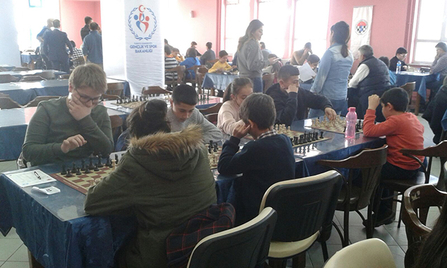 karsta-satranc-turnuvasi-yapildi-(3).jpg