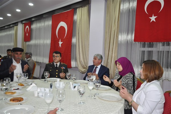 karsta-sehit-ve-gazi-aileleri-onurlandirildi!-(9).jpg