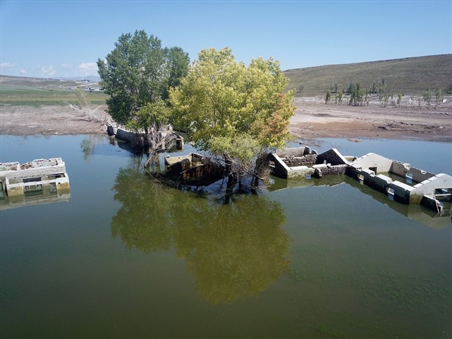 karsta-su-tutmaya-baslayan-baraj-kuslarla-senlendi-(5).jpg