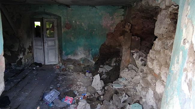 karsta-tarihi-binalar-yikiliyor-(4).jpg