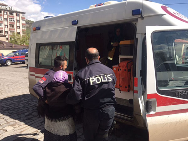 karsta-turk-polisinden-ornek-davranis-(1).jpg