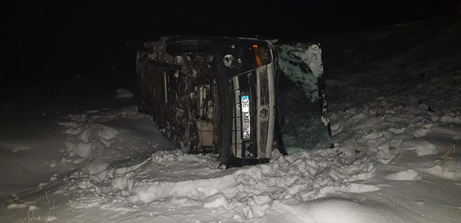 karsta-yolcu-minibusu-devrildi-7-yarali-(1).jpg